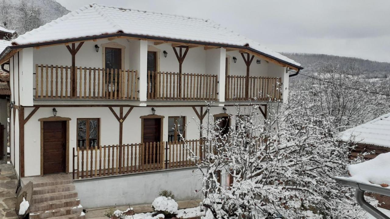 Golemi kamik apartmani Pirot Vlasi Exterior foto